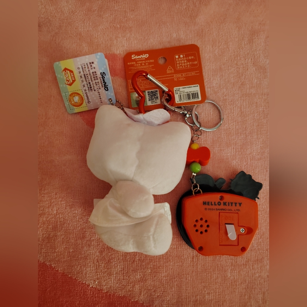 EXCLUSIVE - Hello Kitty Nurse Kitty Purse Pal Plushie & Game Bag Charm - Picture 9 of 9